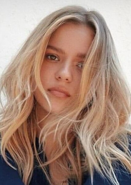 Maisy Stella