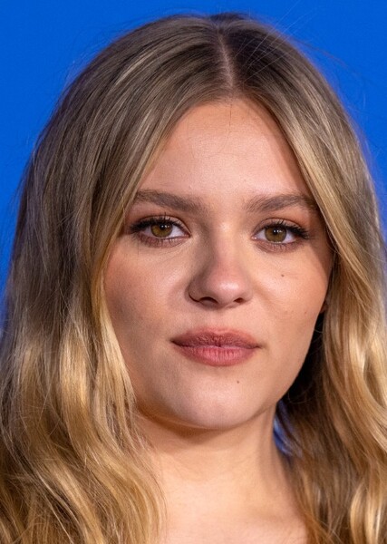 Maisy Stella