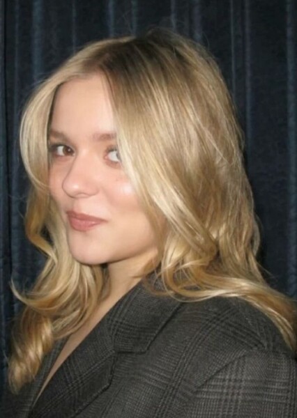 Maisy Stella photo