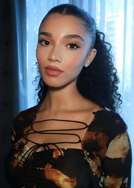 Malia Baker photo