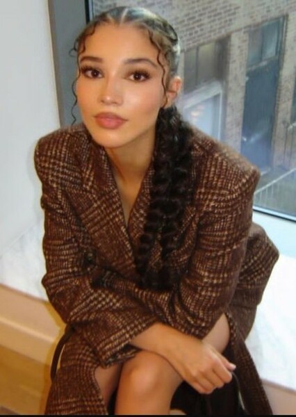 Malia Baker photo