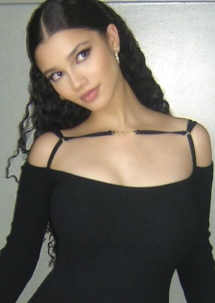 Malia Baker photo