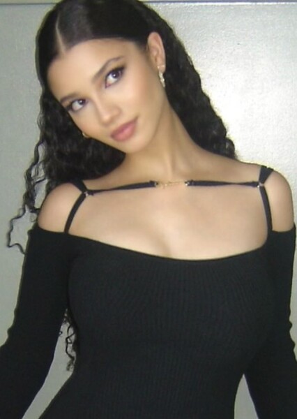Malia Baker photo