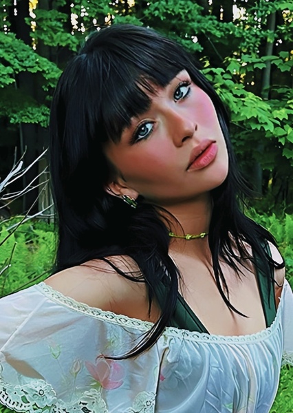 Malina Weissman photo