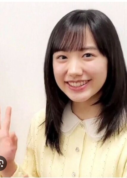Mana Ashida photo