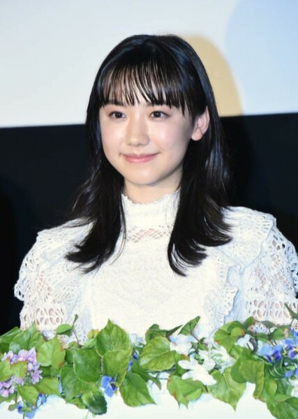 Mana Ashida photo