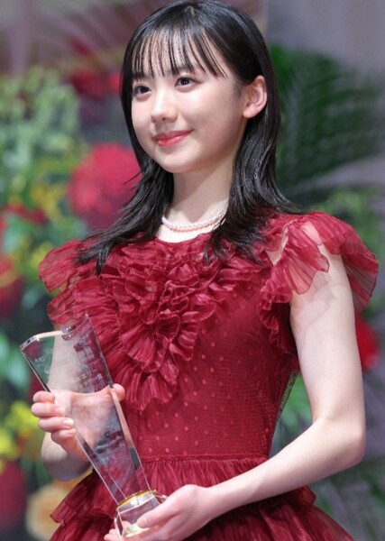 Mana Ashida photo