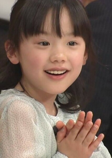Mana Ashida photo