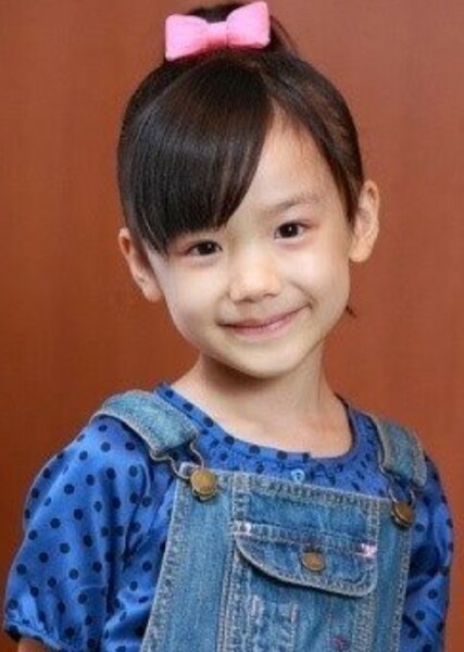 Mana Ashida photo