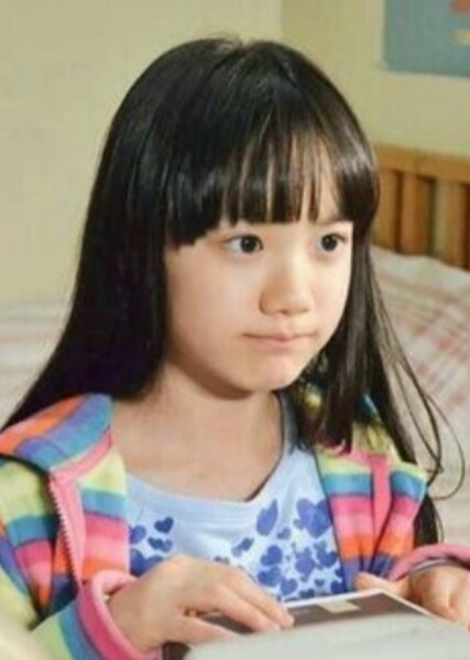 Mana Ashida photo