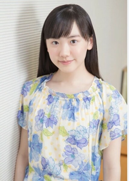Mana Ashida photo