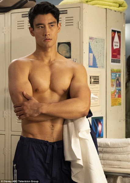Manny Jacinto photo