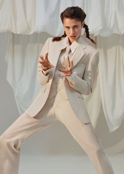 Margaret Qualley photo