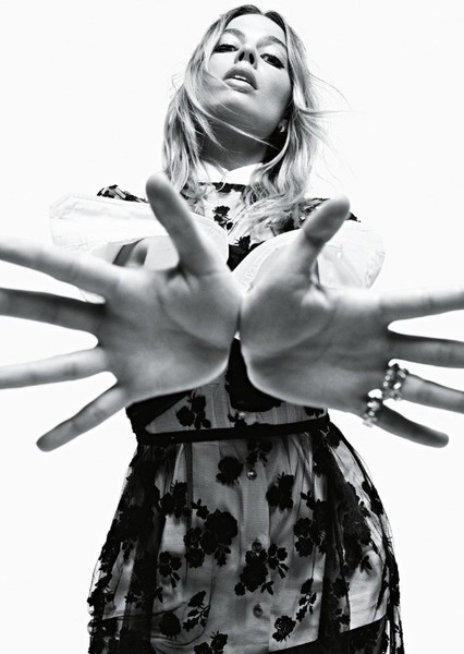 Margot Robbie photo