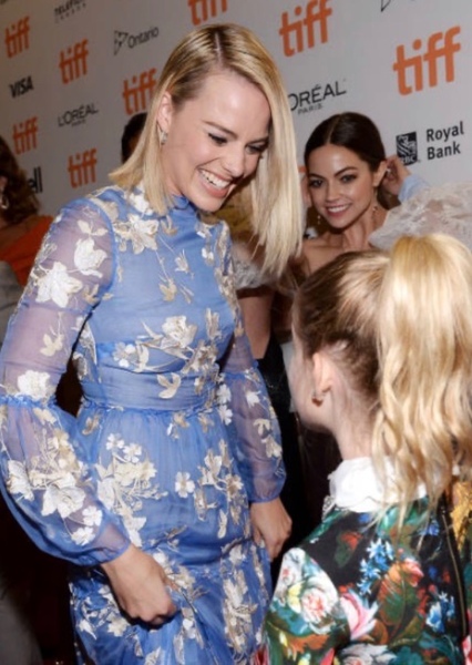 Margot Robbie and McKenna Grace photo