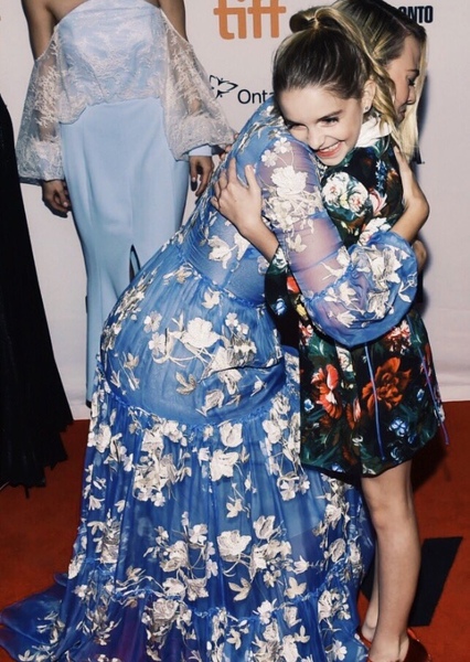 Margot Robbie and McKenna Grace photo