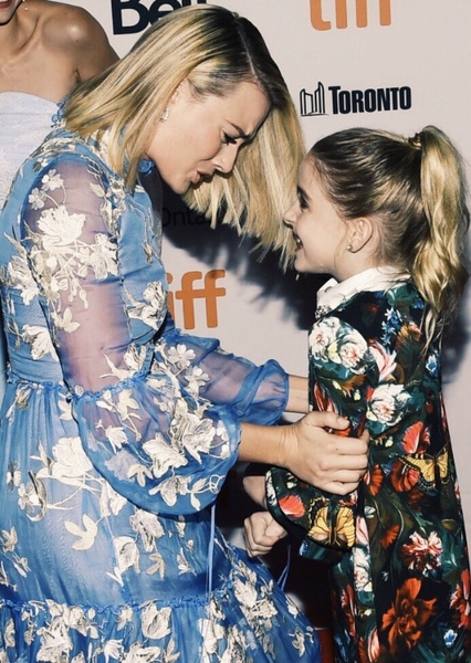 Margot Robbie and McKenna Grace photo