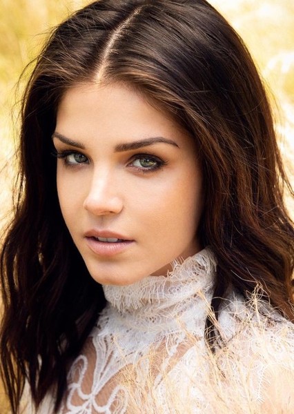 Marie Avgeropoulos photo