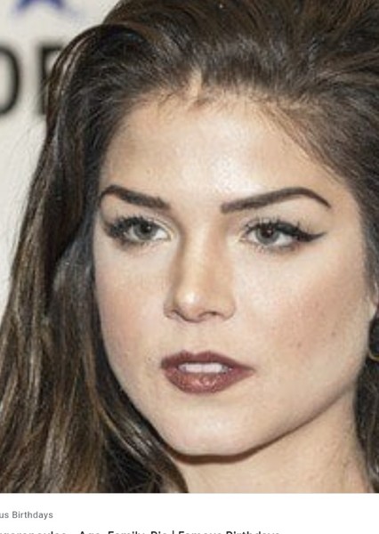 Marie Avgeropoulos photo