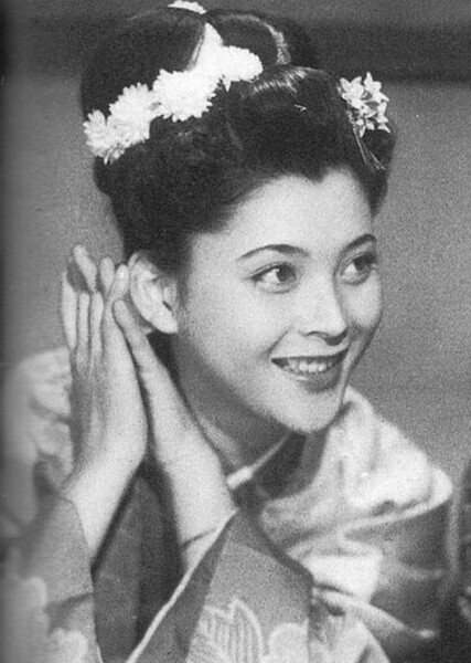 Mariko Okada photo
