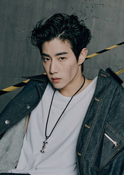 Mark Tuan photo