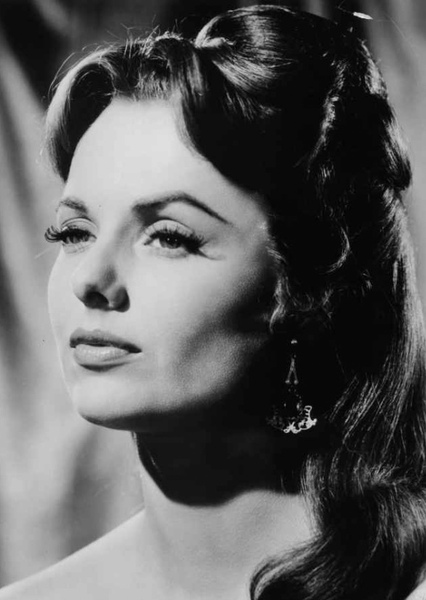 Martha Hyer photo