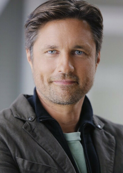 Martin Henderson photo