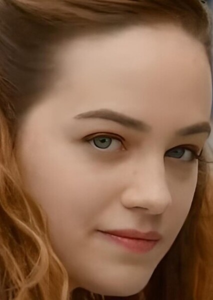 Mary Mouser photo