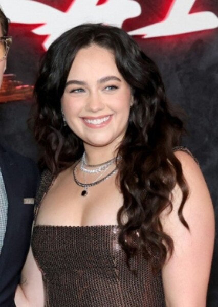 Mary Mouser photo