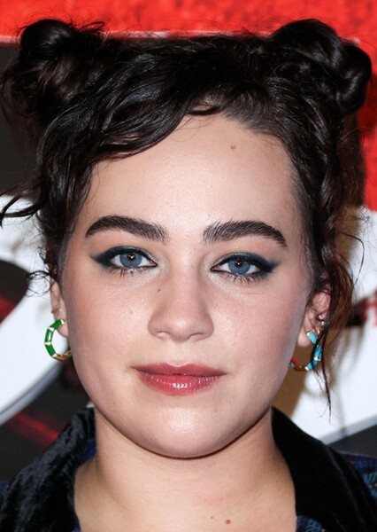Mary Mouser photo