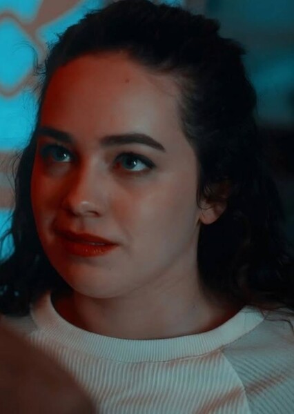 Mary Mouser photo