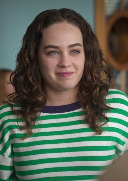 Mary Mouser photo