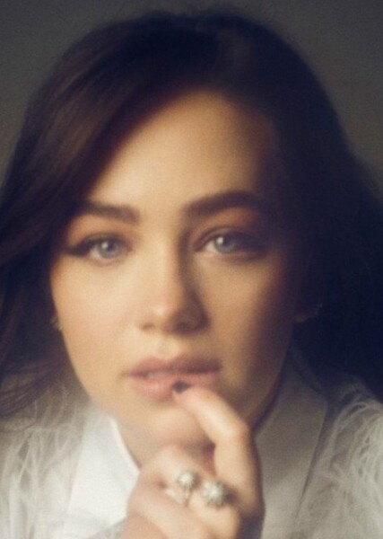 Mary Mouser photo