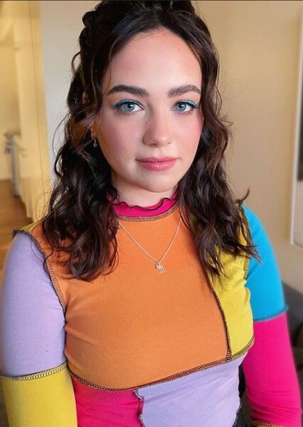 Mary Mouser photo