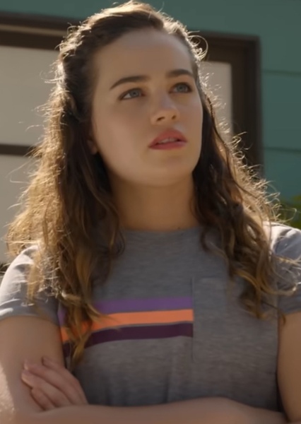 Mary Mouser photo
