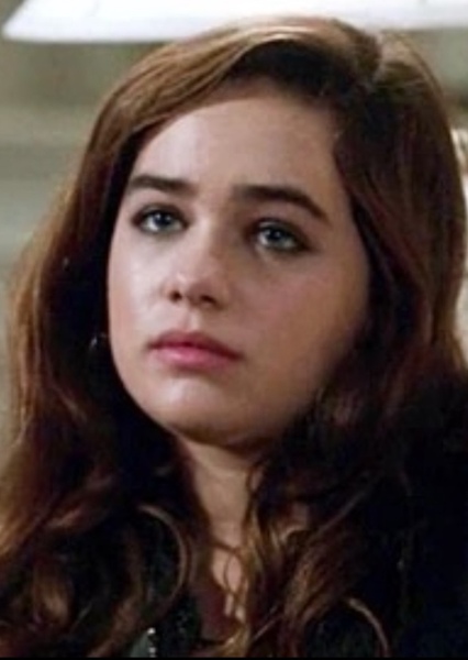 Mary Mouser photo