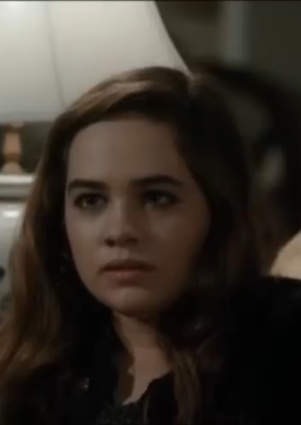Mary Mouser photo