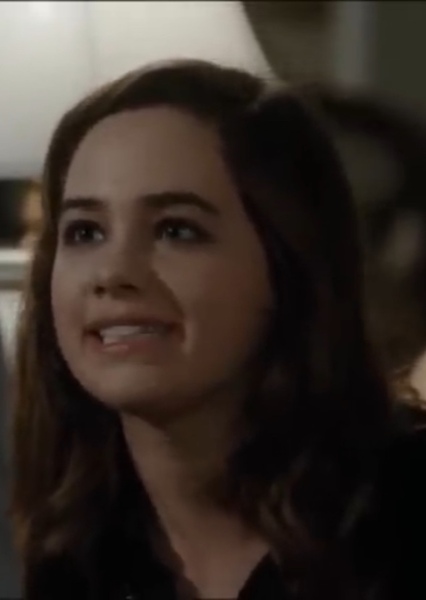 Mary Mouser photo