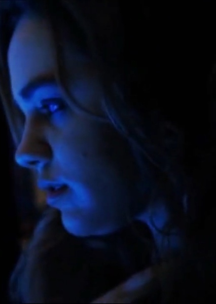 Mary Mouser photo