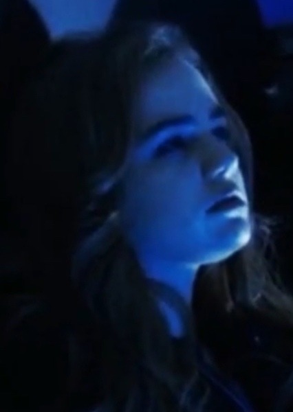 Mary Mouser photo