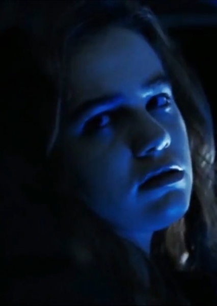 Mary Mouser photo