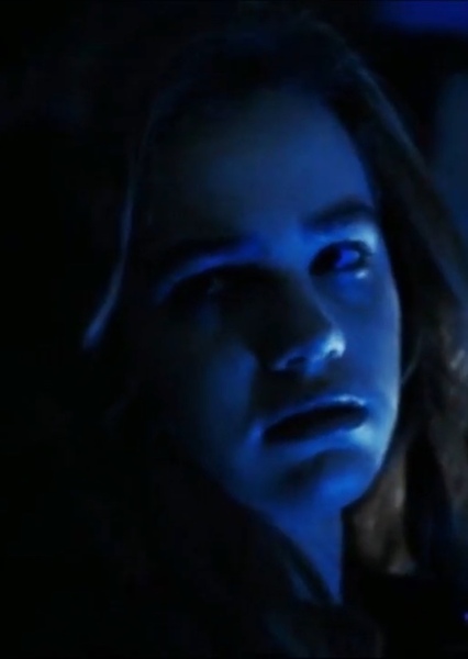 Mary Mouser photo