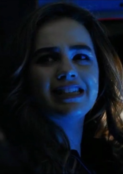 Mary Mouser photo