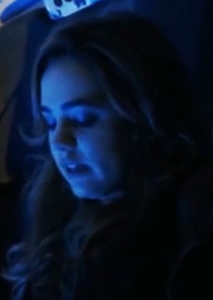 Mary Mouser photo