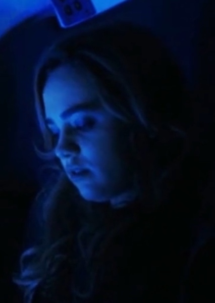 Mary Mouser photo