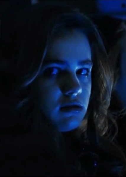 Mary Mouser photo