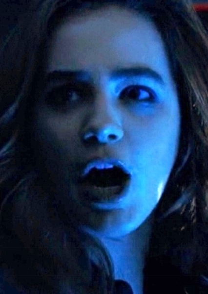 Mary Mouser photo