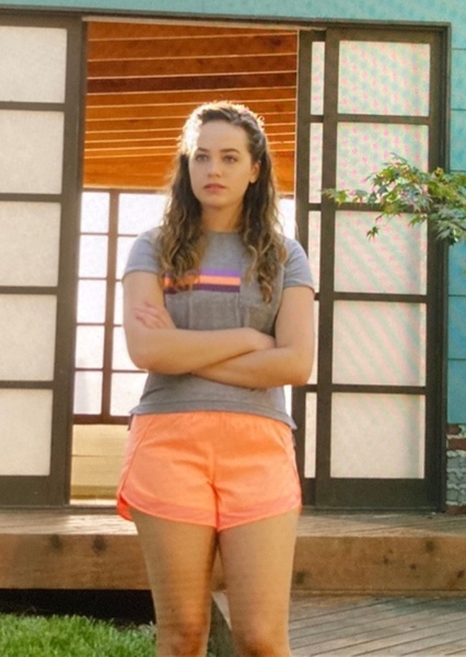 Mary Mouser photo
