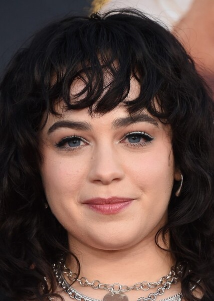 Mary Mouser photo