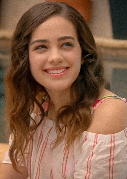 Mary Mouser photo